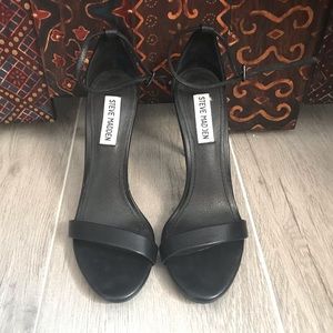 BLACK STEVE MADDEN STECY HEELS